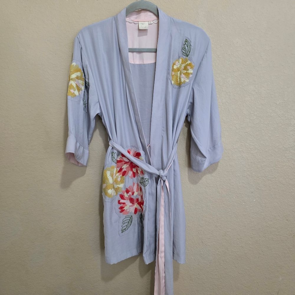 Anthropologie E by Eloise Floral Embroidered Gray Floral Robe XS/S